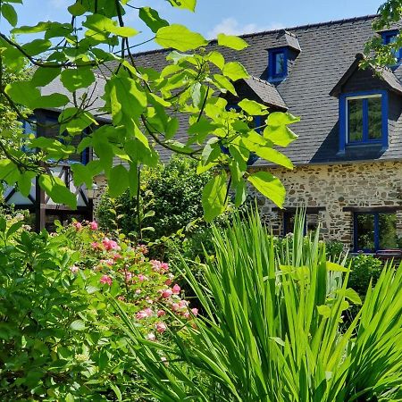 Grande maison en pierre, calme, jardin arboré. Roz-Landrieux Extérieur photo