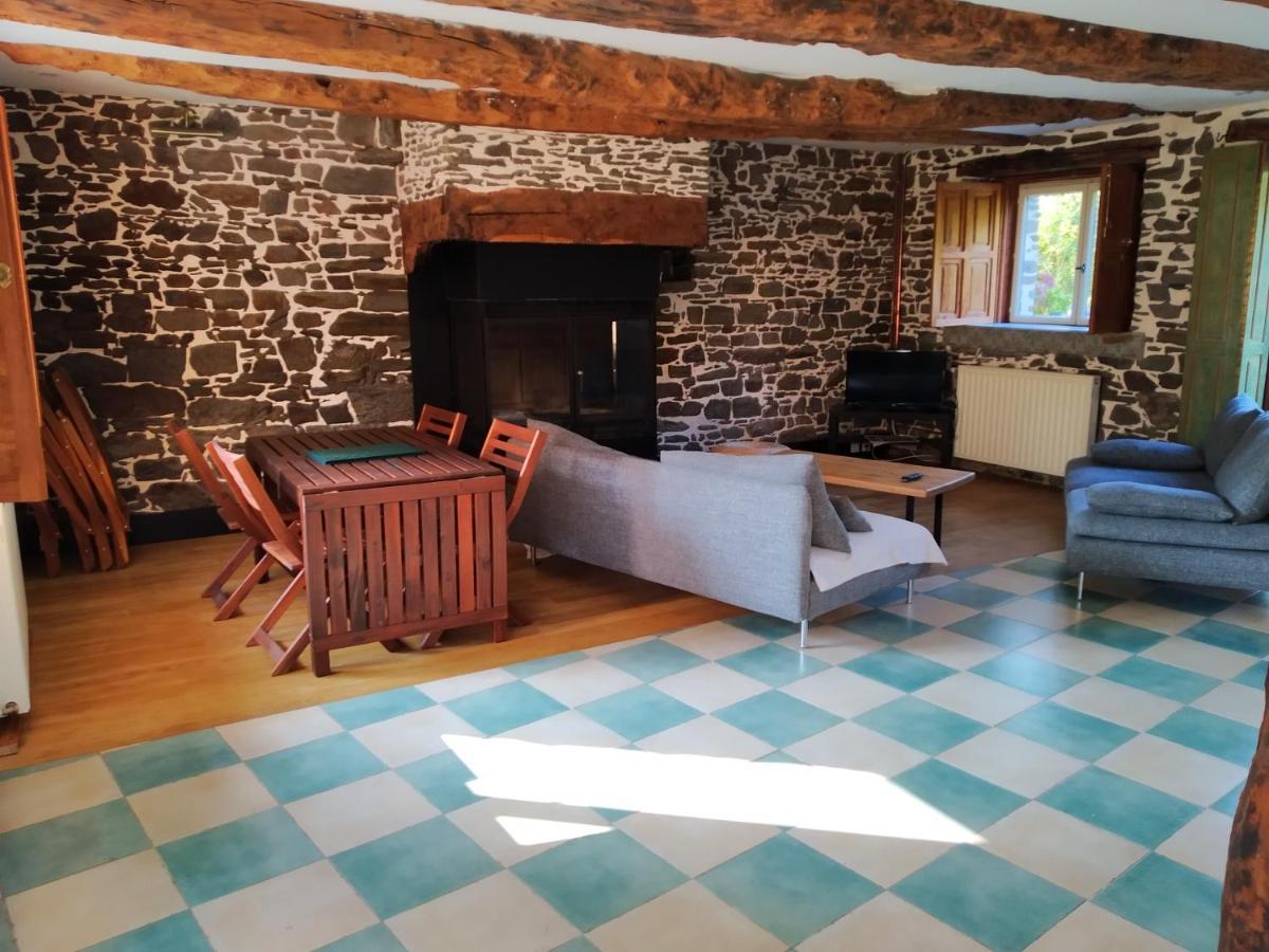 Grande maison en pierre, calme, jardin arboré. Roz-Landrieux Extérieur photo