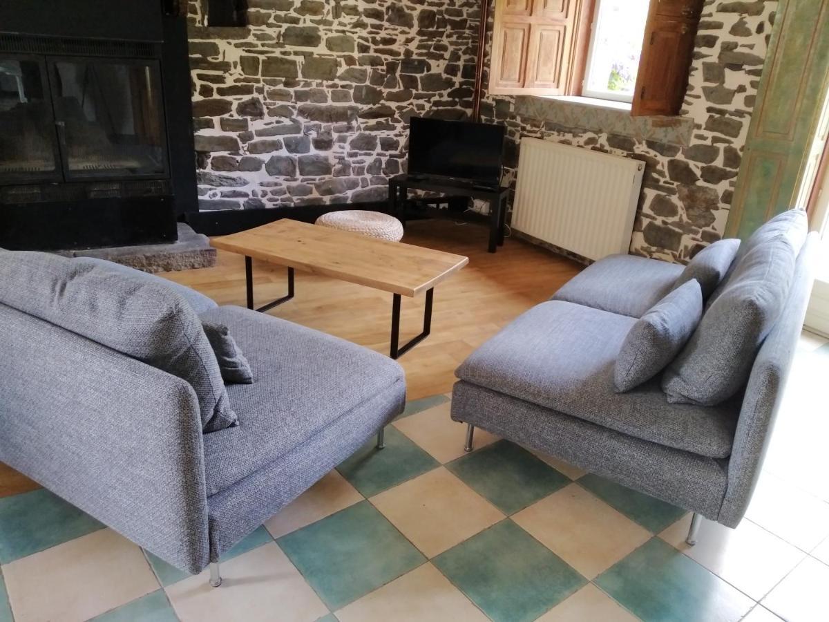 Grande maison en pierre, calme, jardin arboré. Roz-Landrieux Extérieur photo