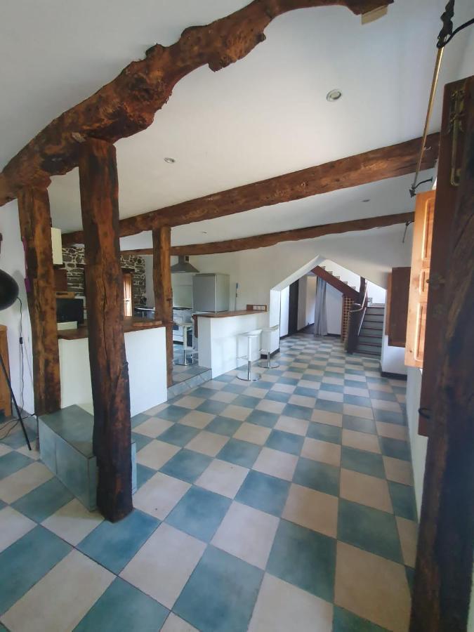Grande maison en pierre, calme, jardin arboré. Roz-Landrieux Extérieur photo