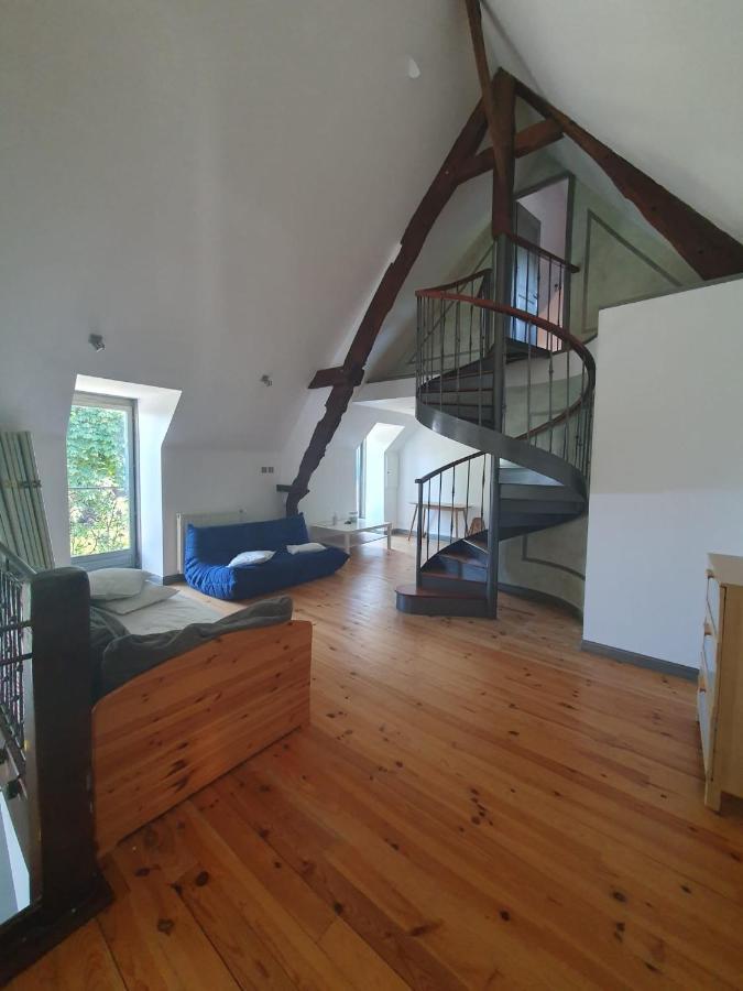 Grande maison en pierre, calme, jardin arboré. Roz-Landrieux Extérieur photo