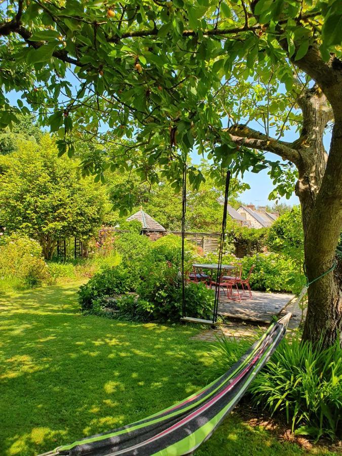 Grande maison en pierre, calme, jardin arboré. Roz-Landrieux Extérieur photo