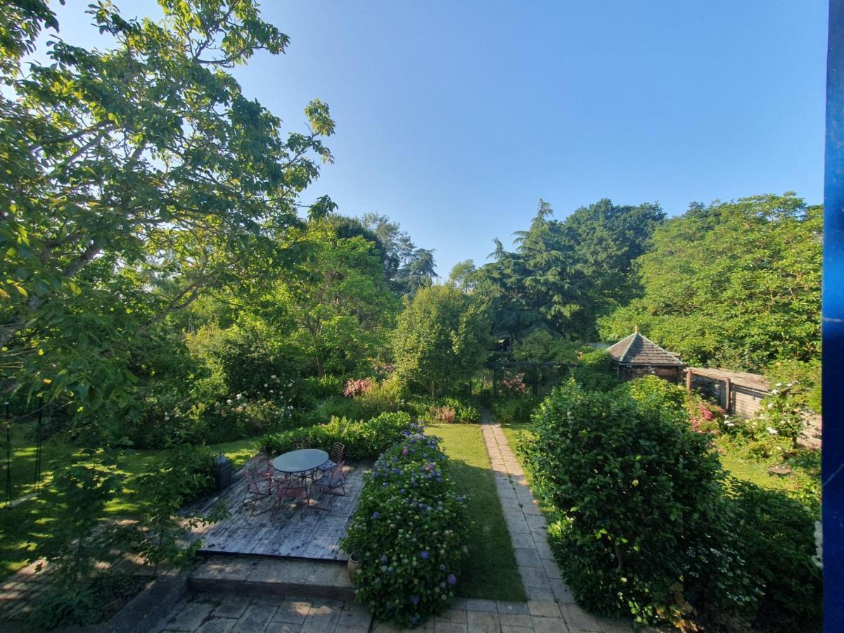 Grande maison en pierre, calme, jardin arboré. Roz-Landrieux Extérieur photo